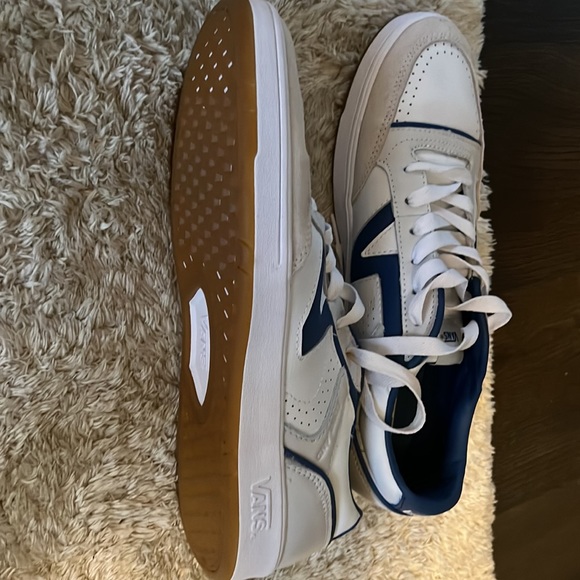 Vans - Picture 3 of 3